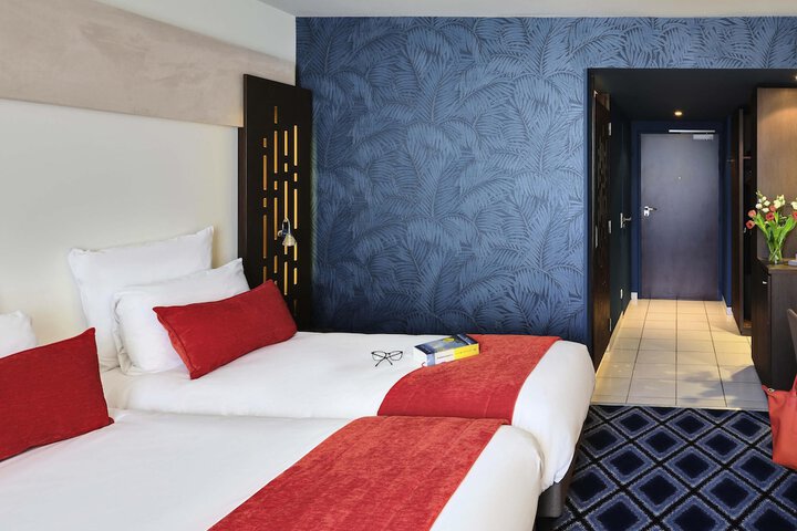 Room 13 of 71