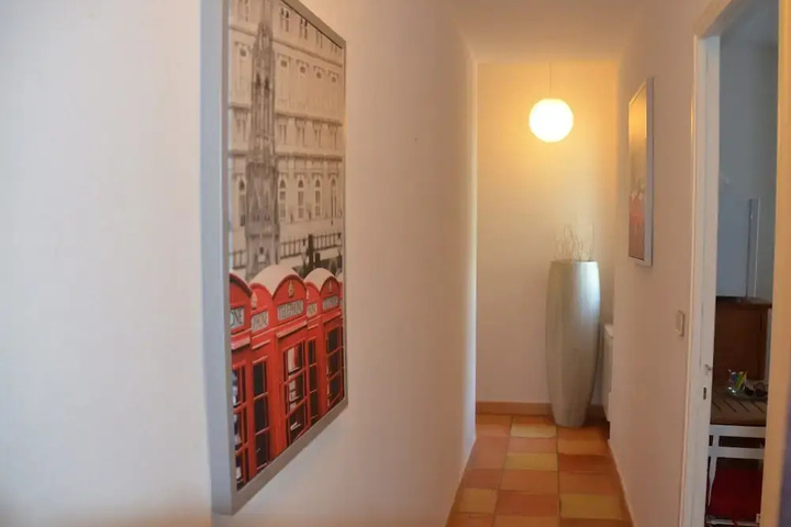 Room 7 of 12