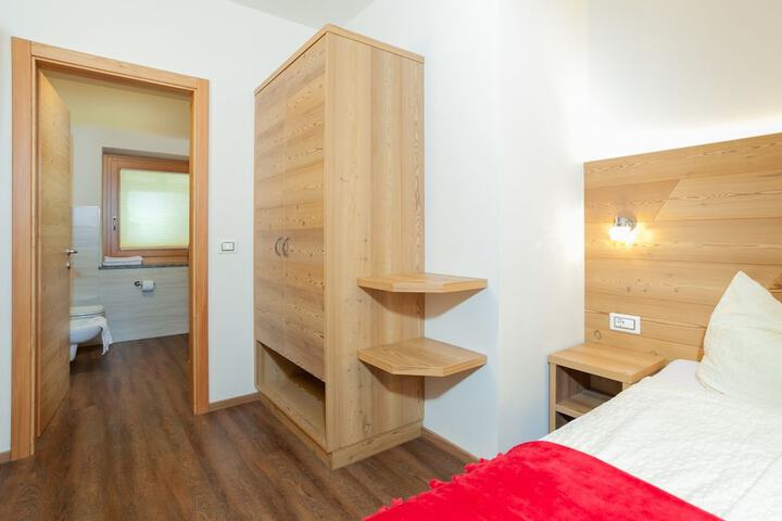 Room 14 of 60