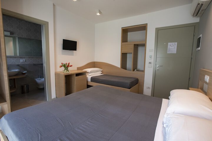 Room 6 of 39