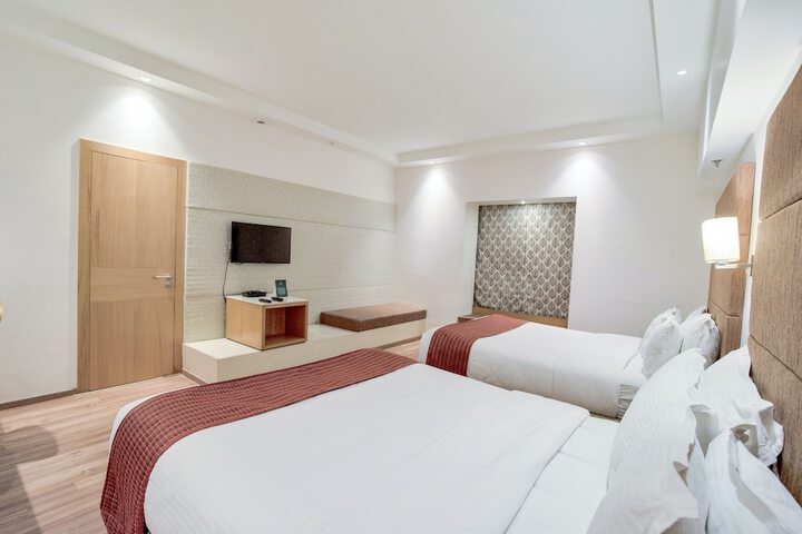 Room 13 of 38