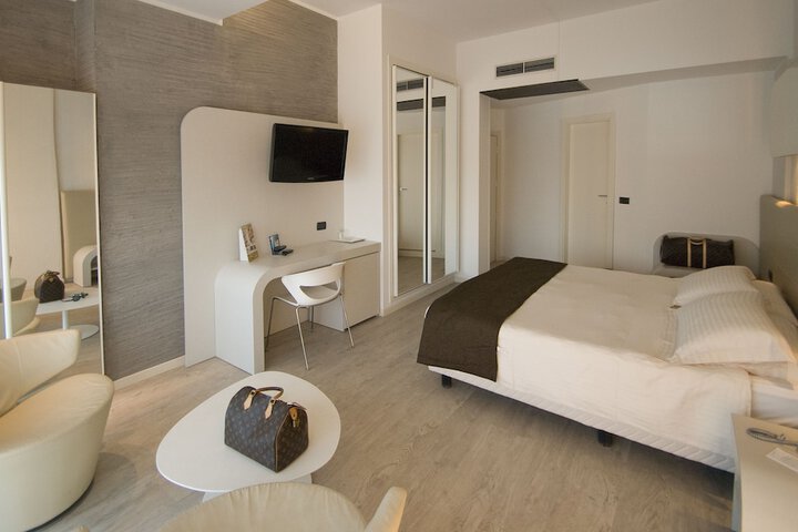 Room 4 of 50
