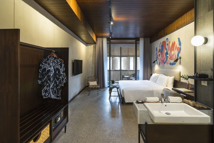 Room 7 of 32