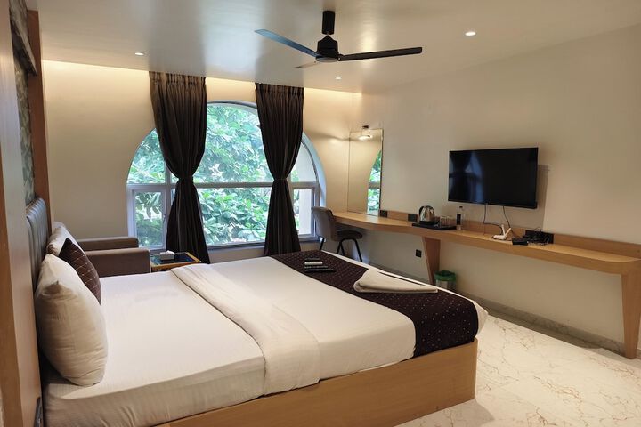Room 13 of 90