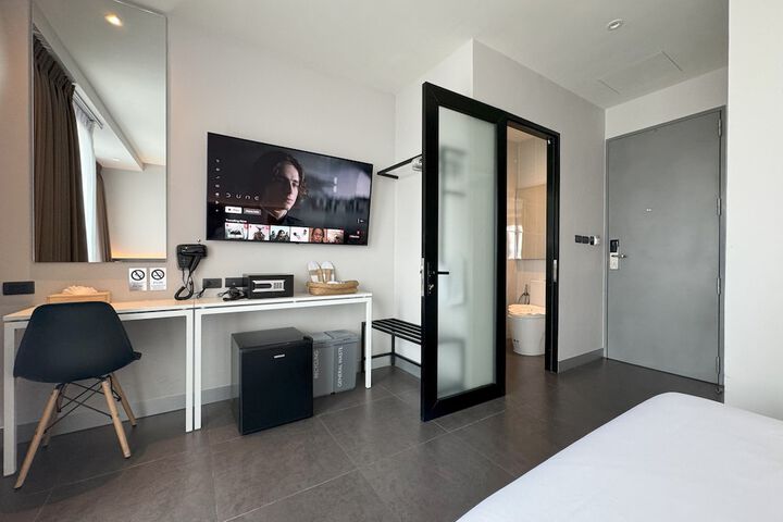 Room 21 of 38