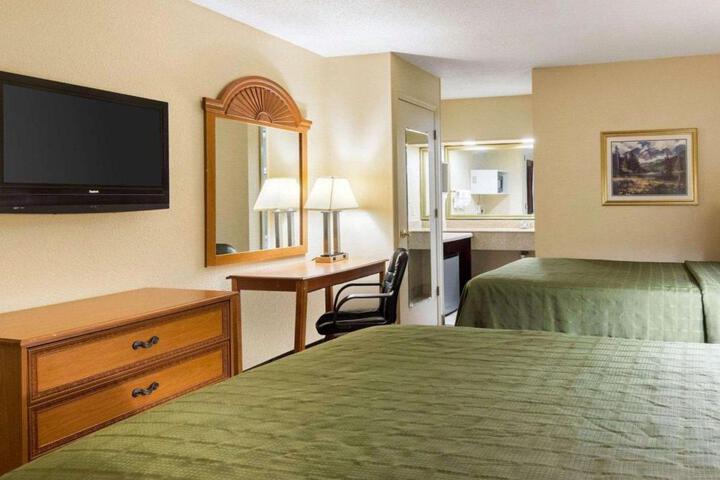 2 Double Beds (4 of 6)