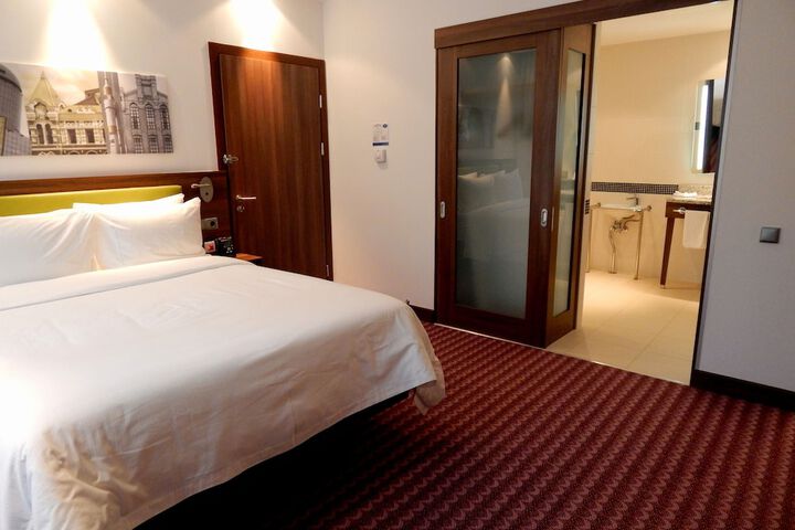 Room 11 of 62