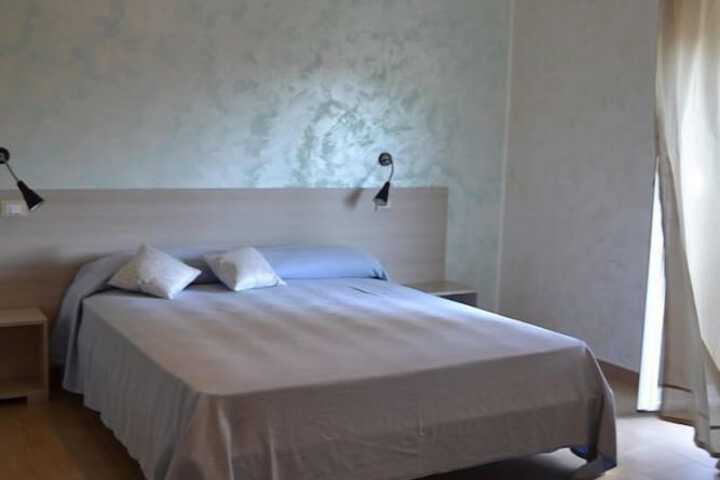 Room 7 of 80