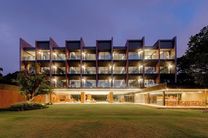 Hotel Exterior 55 of 66