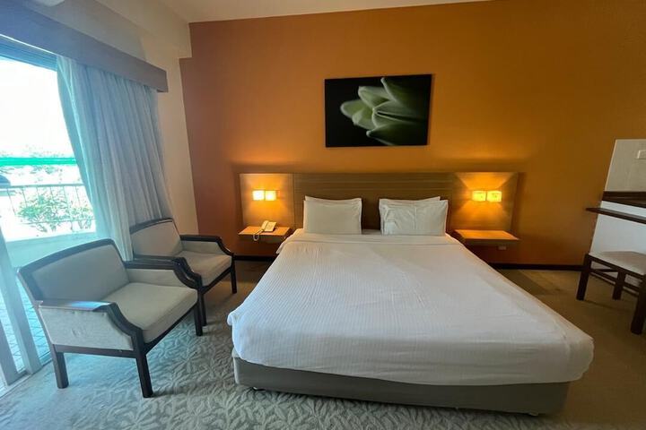 Room 344 of 650
