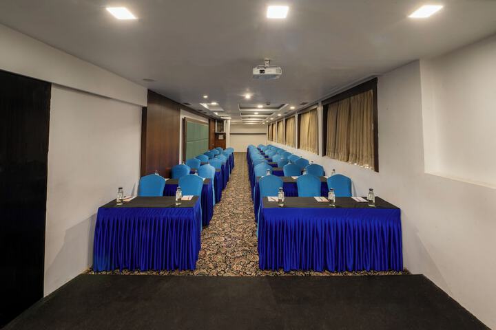 Ballroom/Hall 72 of 83
