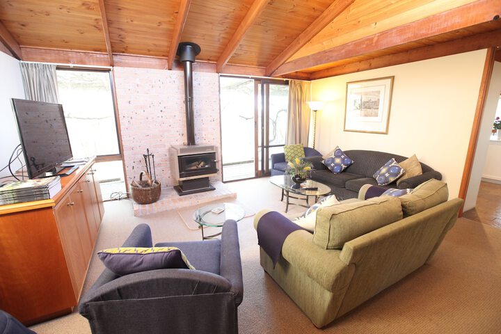 Lounge 14 of 21
