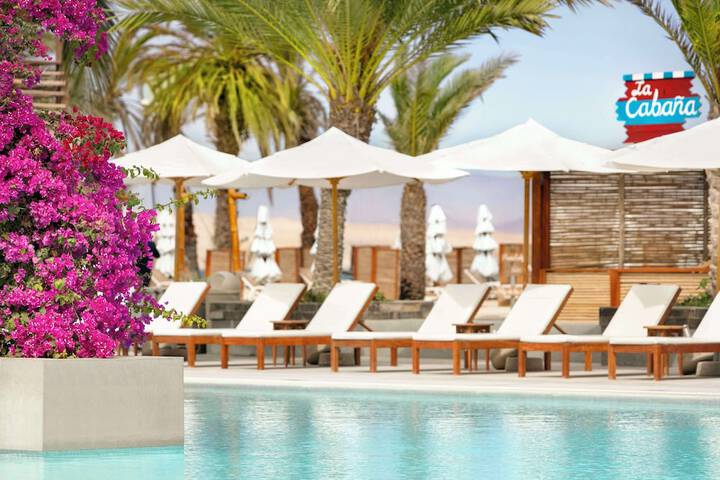 Hotel Pool