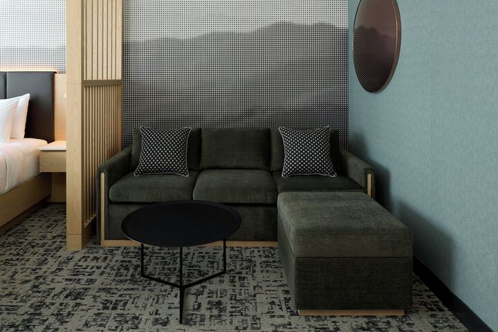 Lounge 33 of 38