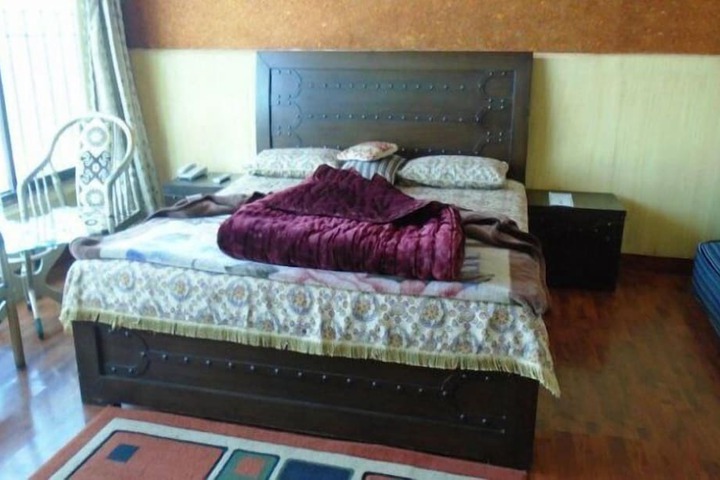 Room 4 of 5