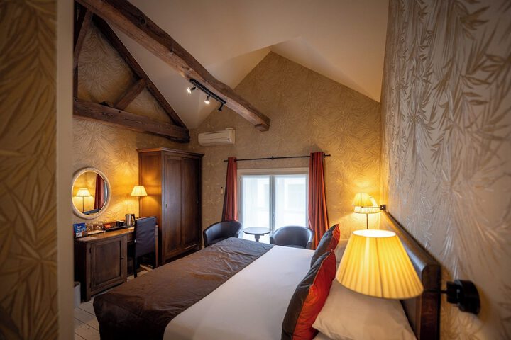 Room 35 of 128