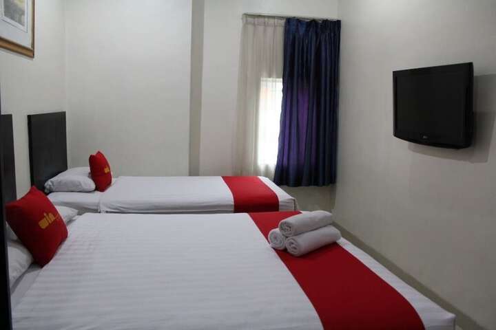Room 10 of 18