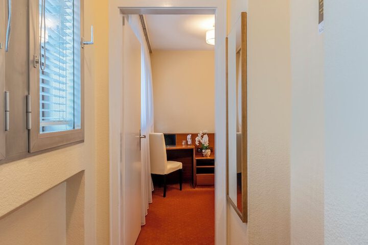 Room 16 of 61