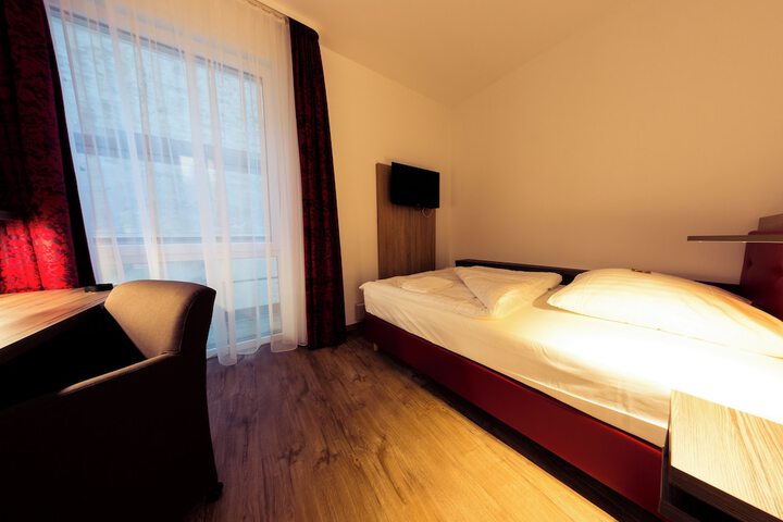 Room 9 of 17