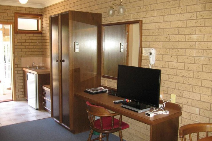 Room 2 of 31