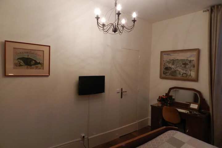 Room 9 of 10