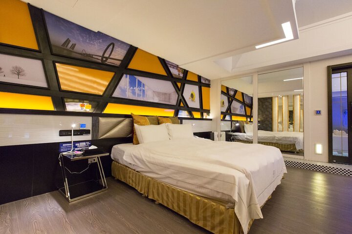Room 20 of 216