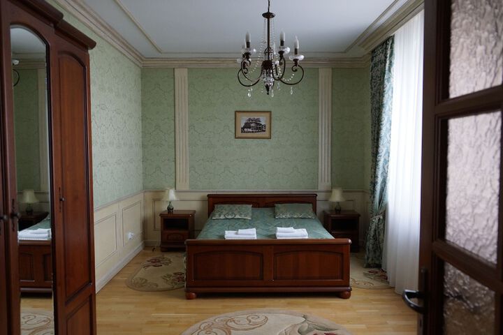 Room 9 of 40