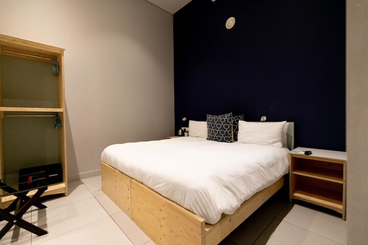 Room 8 of 138