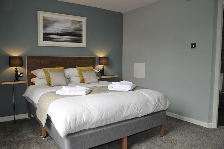 Room 4 of 33