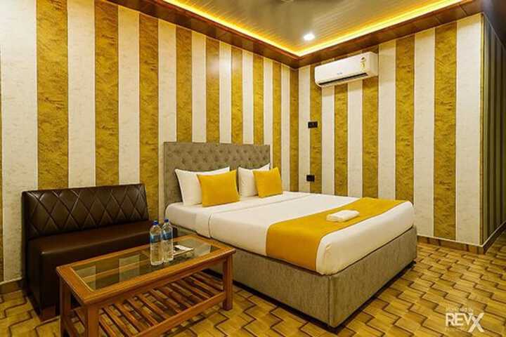 Room 9 of 20