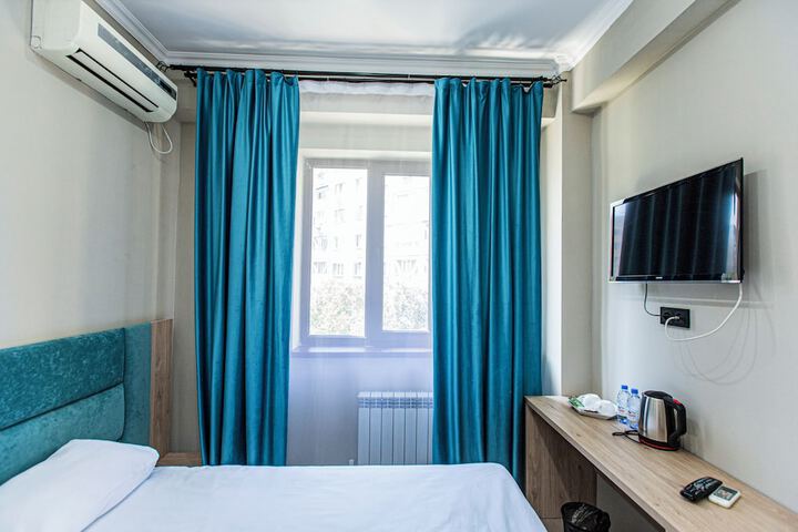 Room 4 of 41