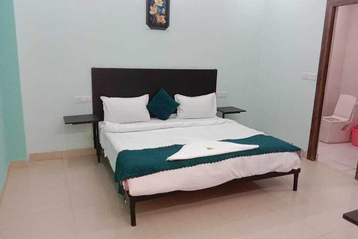 Room 7 of 25