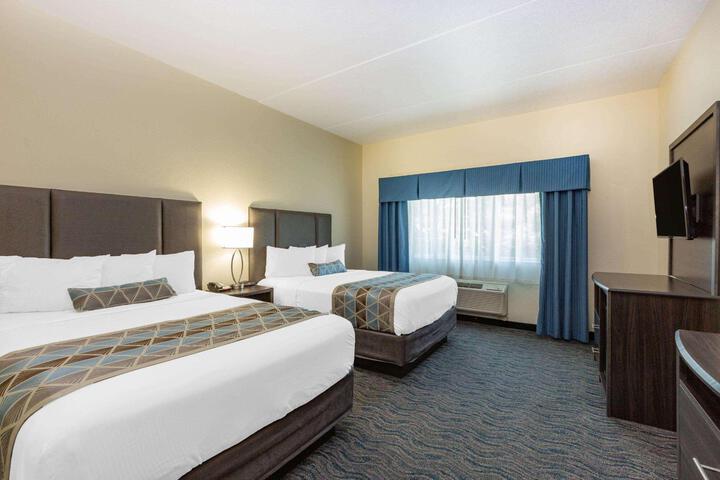 2 Queen Beds (1 of 8)