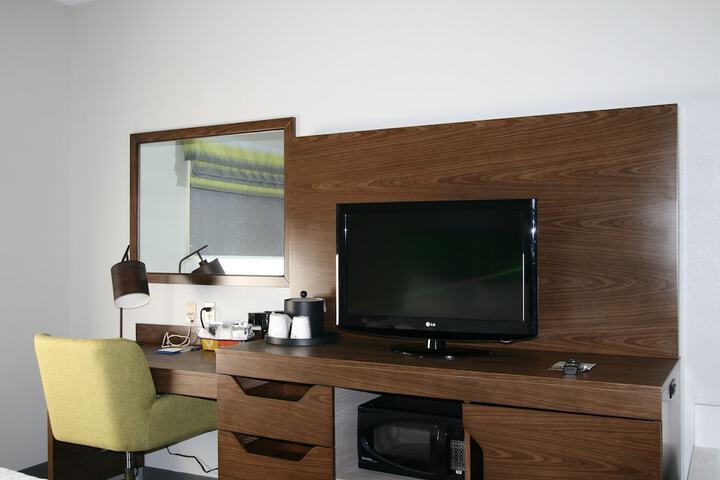 2 Queen Beds (1 of 8)