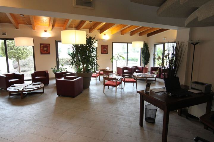 Entrance & Lobby