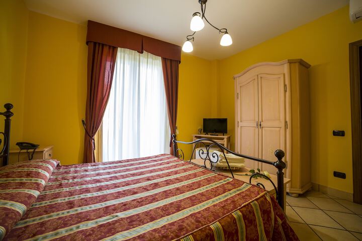 Room 2 of 25