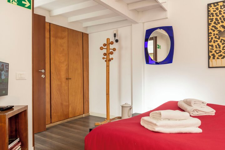 Room 9 of 28