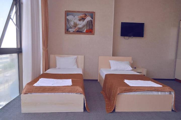 Room 8 of 33