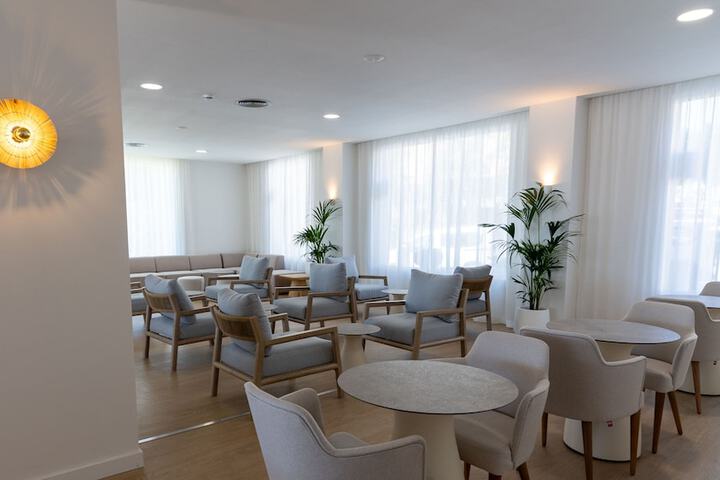 Entrance & Lobby
