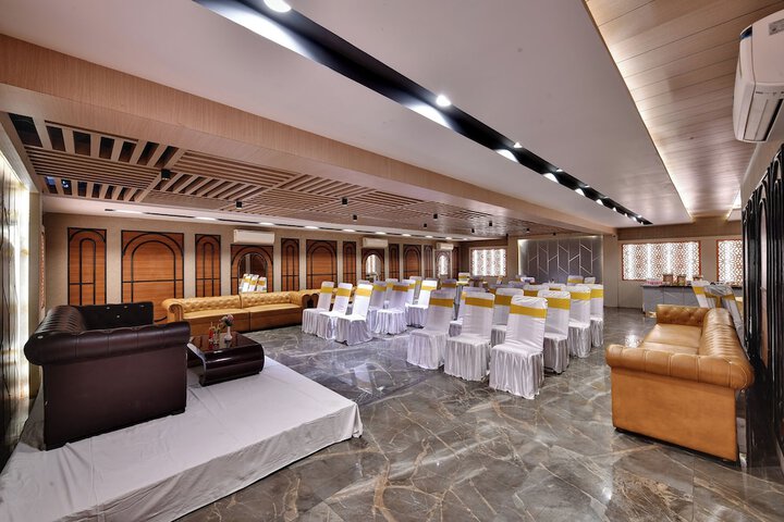 Ballroom/Hall 23 of 31