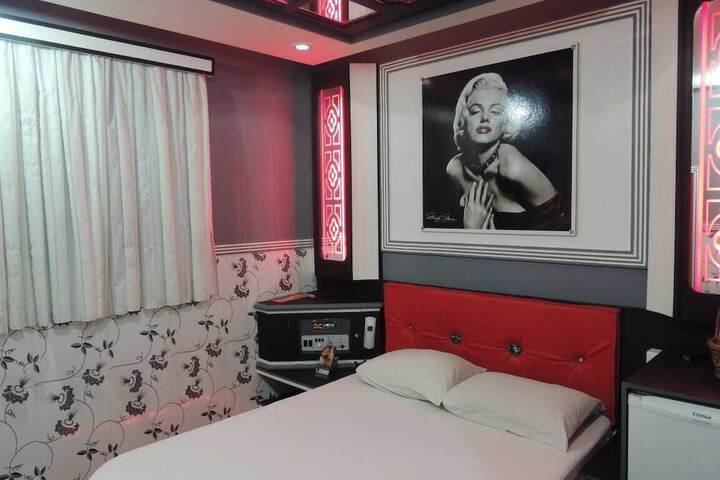 Room 2 of 28