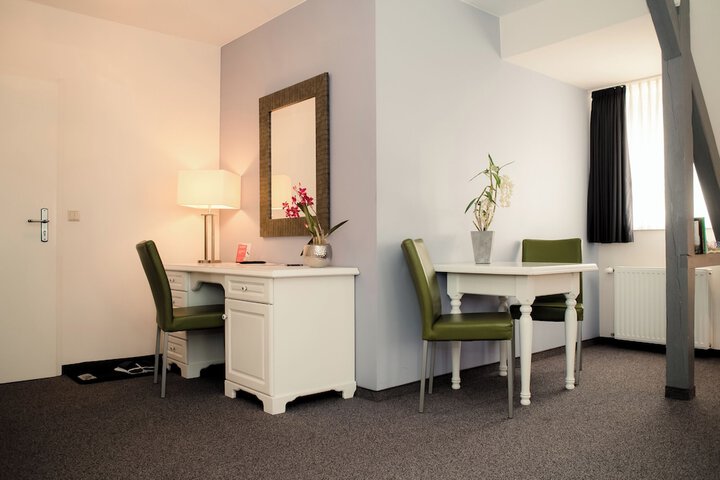Room 15 of 153