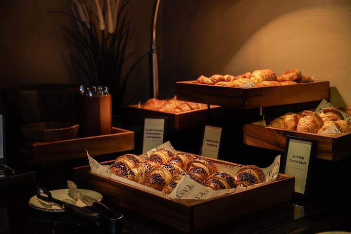 Breakfast/Coffee Service 50 of 103