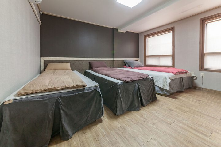 Room 5 of 43