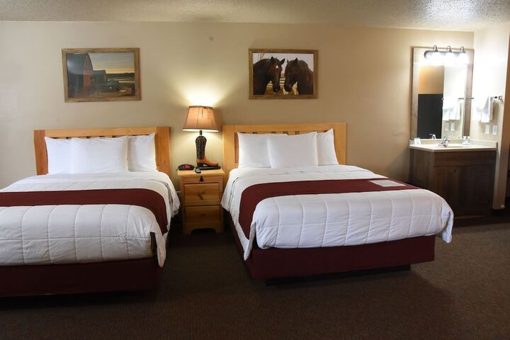 Traditional Room 2 Queen Beds Side Building (11 of 28)