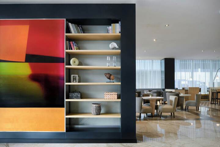 Entrance & Lobby