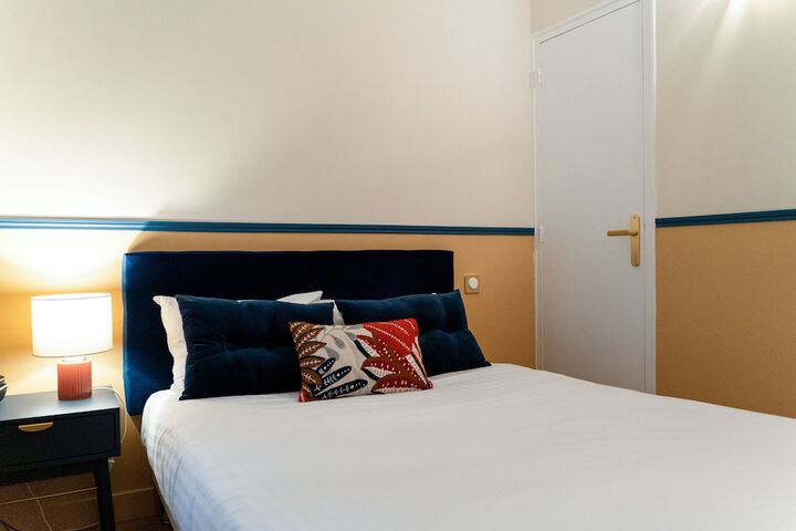 Room 34 of 62