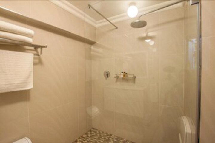 Room 5 of 42