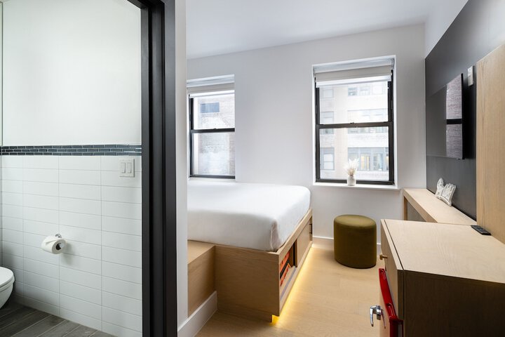 Room 60 of 76