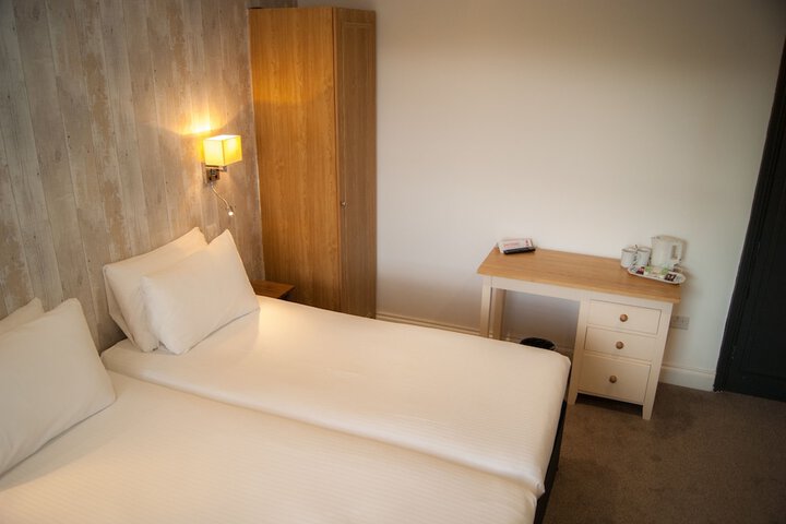 Room 28 of 128